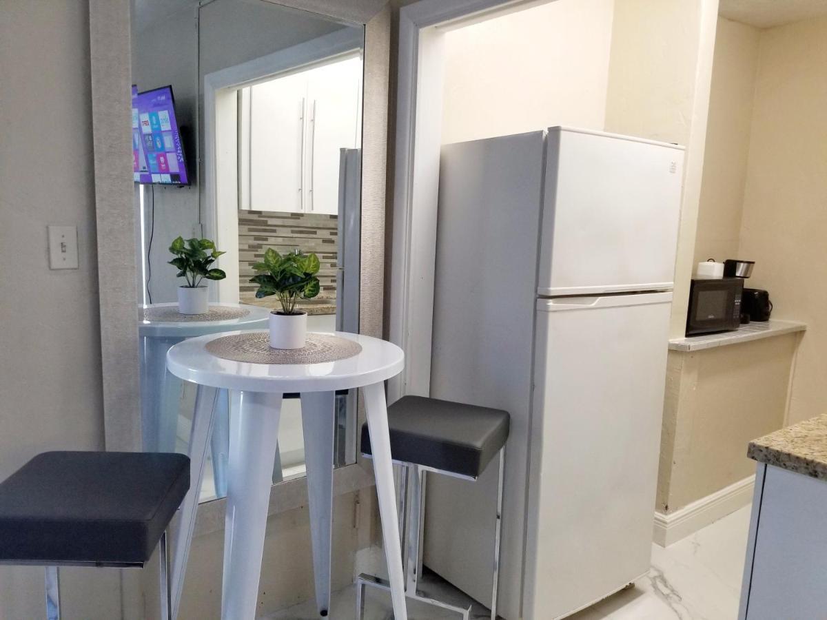Glam Private Studio 4 Miles From Beach Hollywood Bagian luar foto